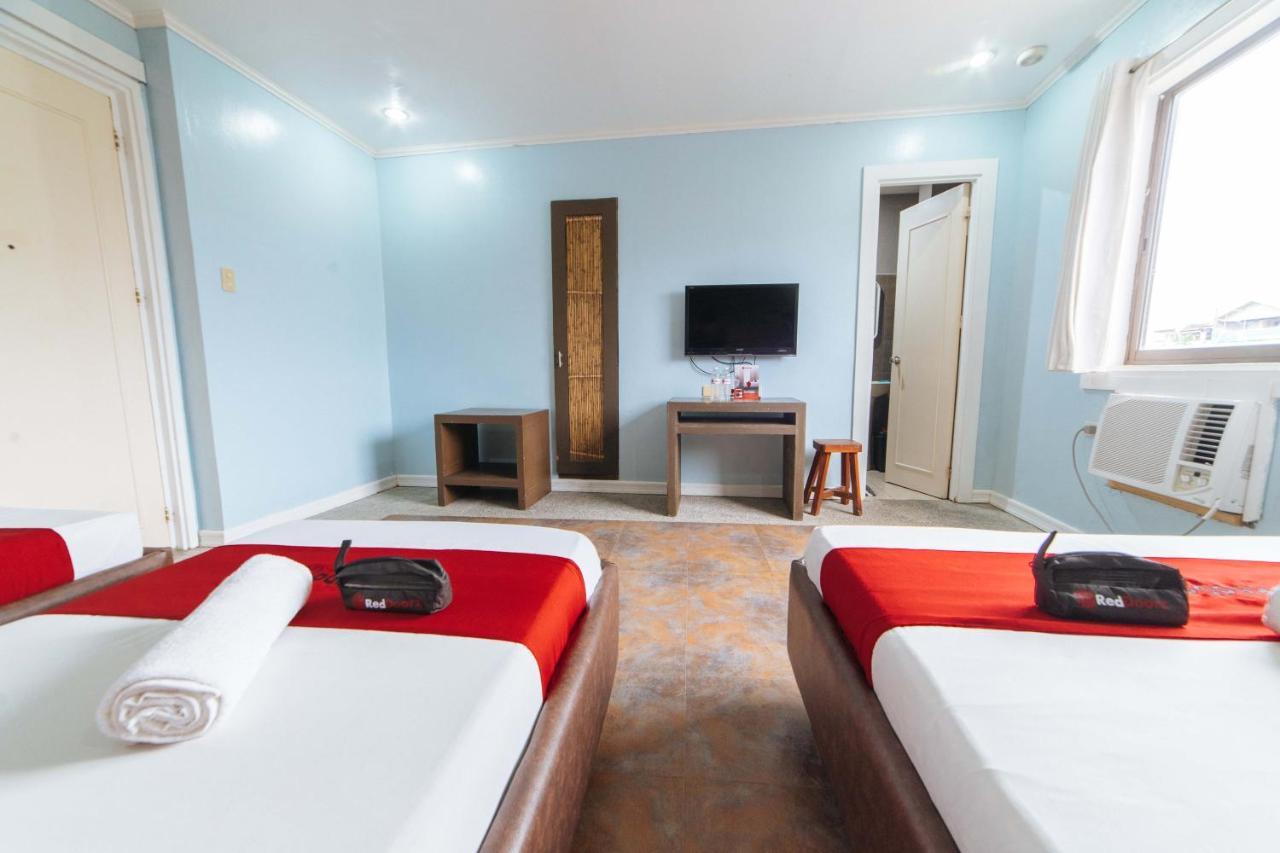 Hotel Reddoorz @ N Roldan Street Kalibo Esterno foto