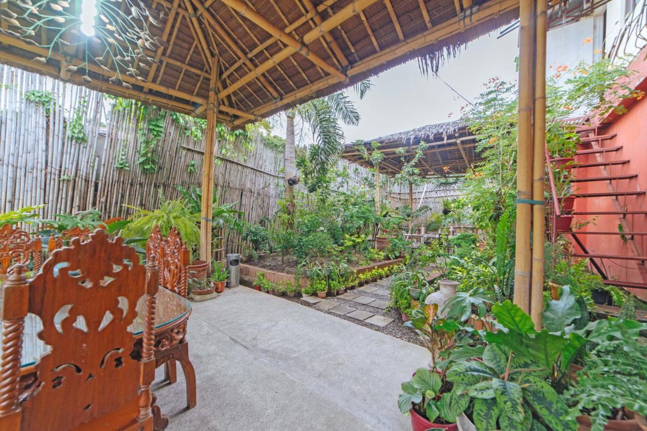 Hotel Reddoorz @ N Roldan Street Kalibo Esterno foto