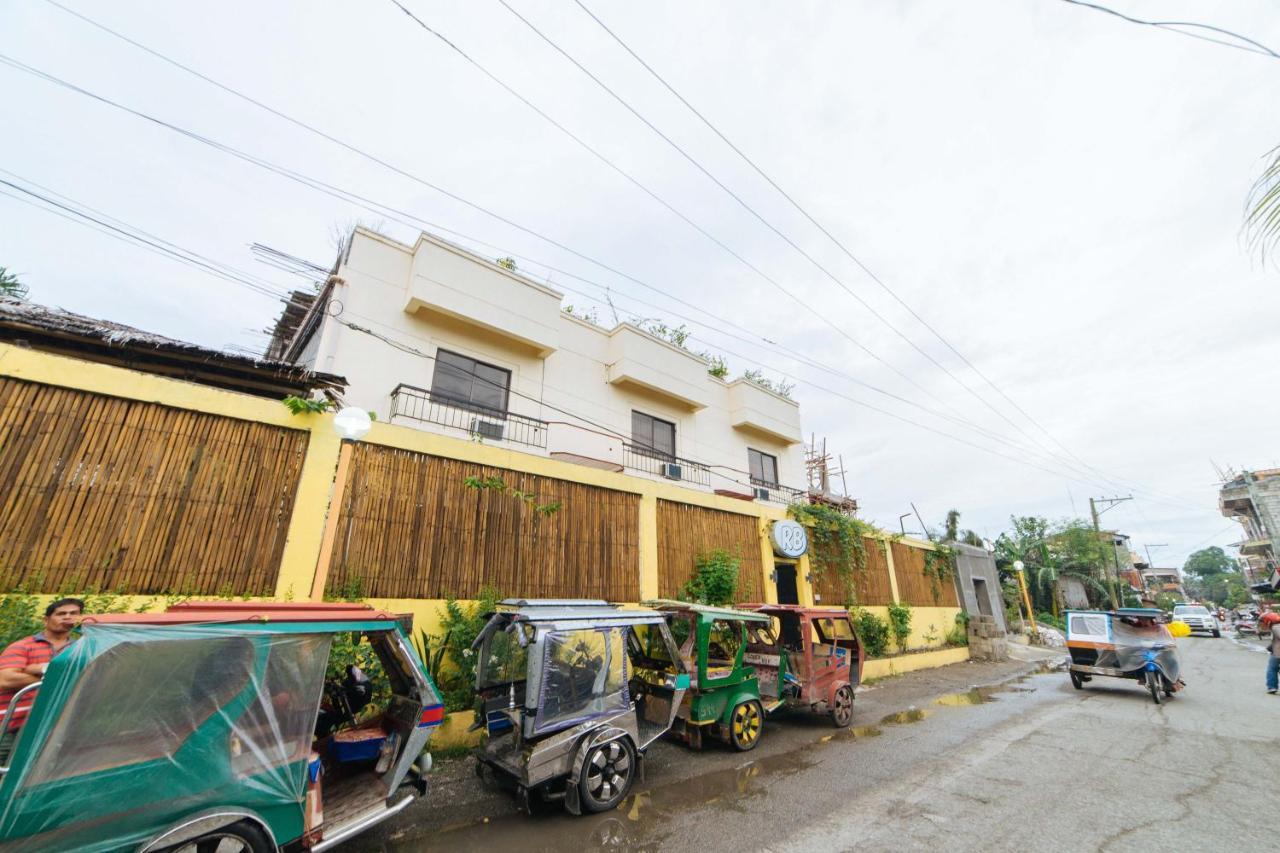 Hotel Reddoorz @ N Roldan Street Kalibo Esterno foto