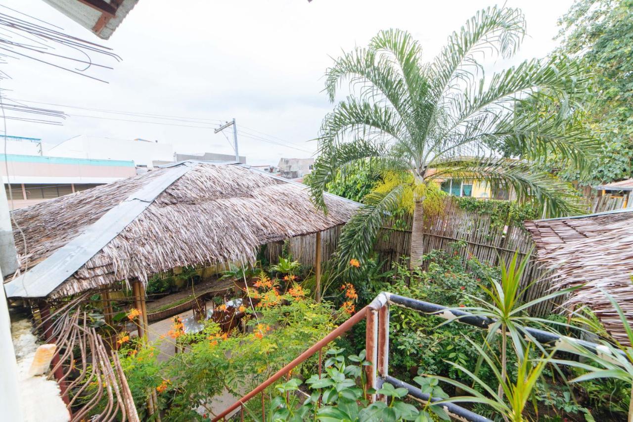 Hotel Reddoorz @ N Roldan Street Kalibo Esterno foto
