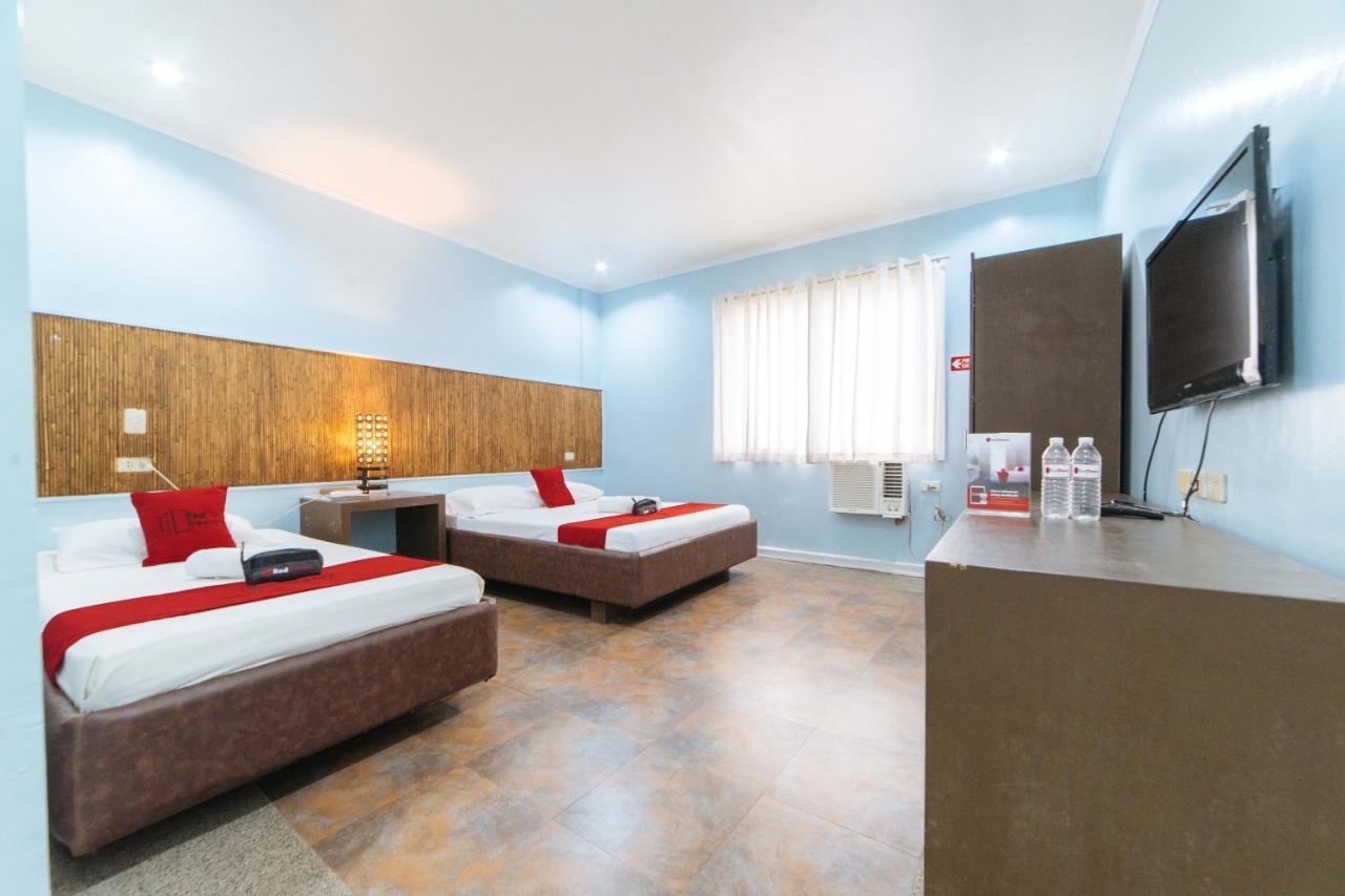 Hotel Reddoorz @ N Roldan Street Kalibo Esterno foto