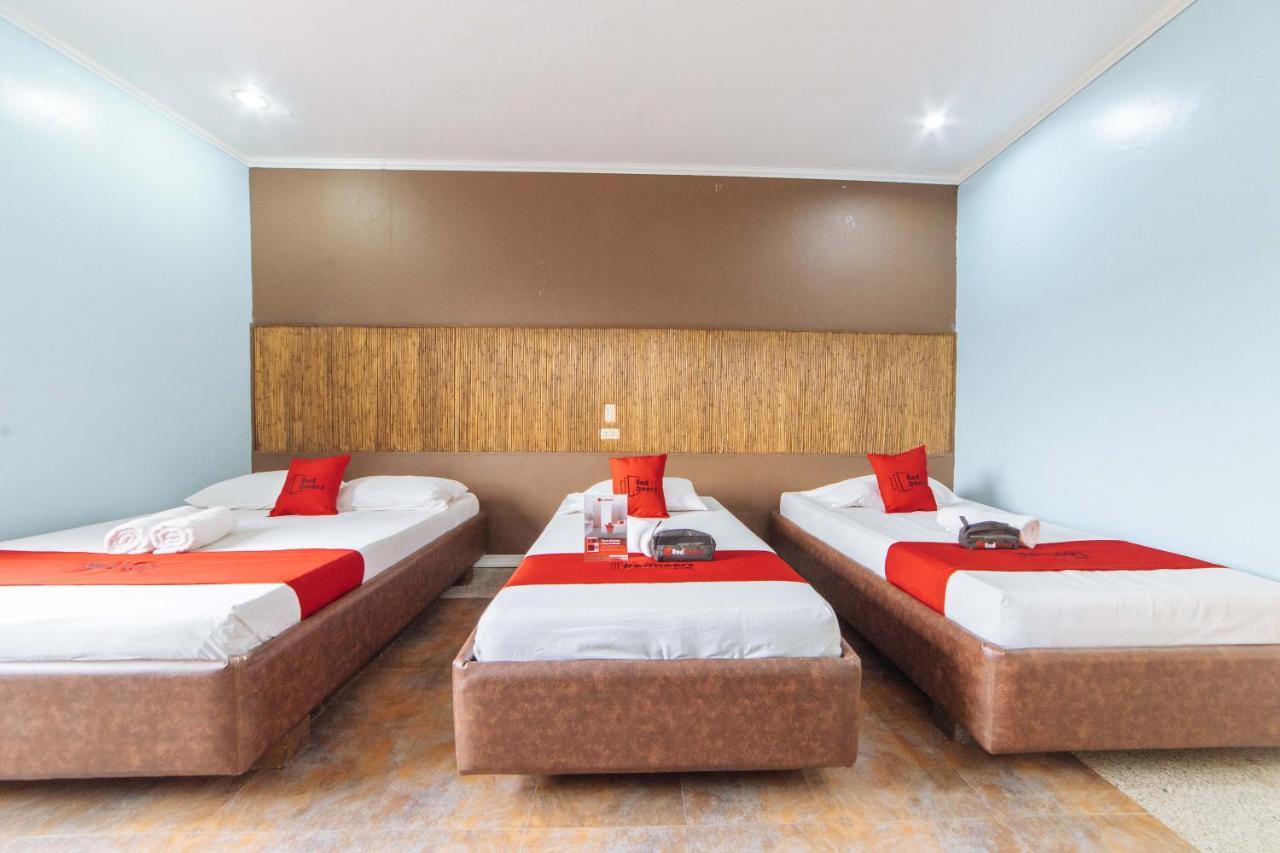 Hotel Reddoorz @ N Roldan Street Kalibo Esterno foto