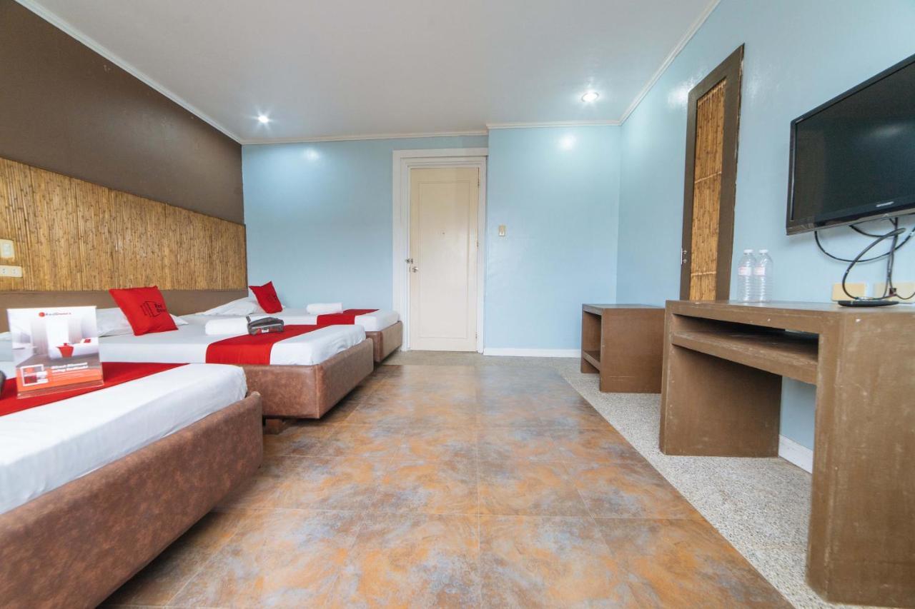 Hotel Reddoorz @ N Roldan Street Kalibo Esterno foto