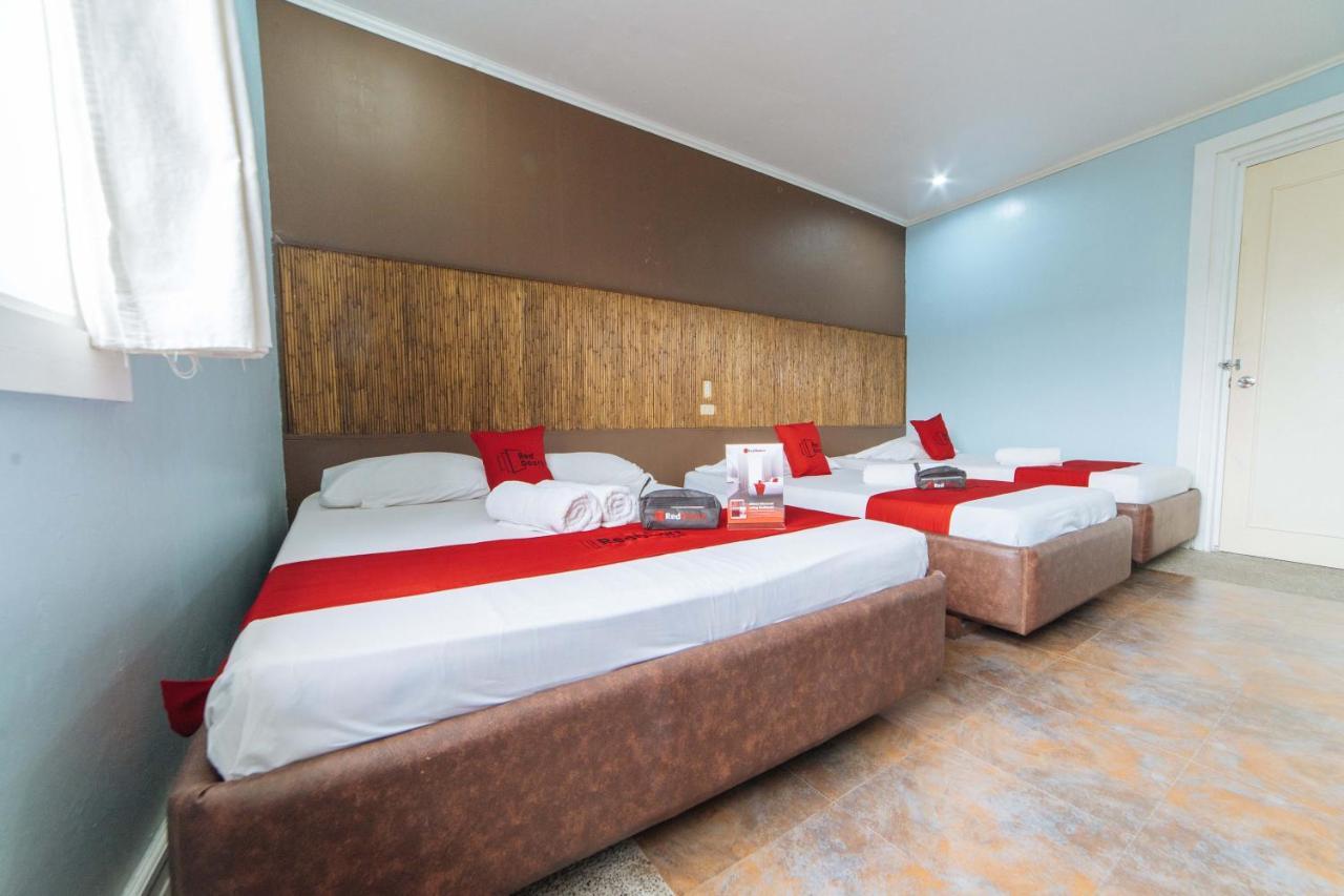 Hotel Reddoorz @ N Roldan Street Kalibo Esterno foto