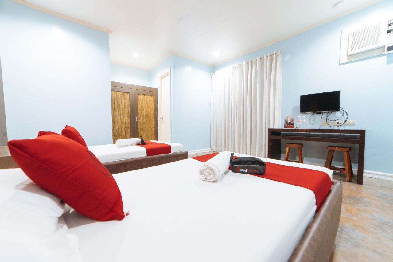 Hotel Reddoorz @ N Roldan Street Kalibo Esterno foto